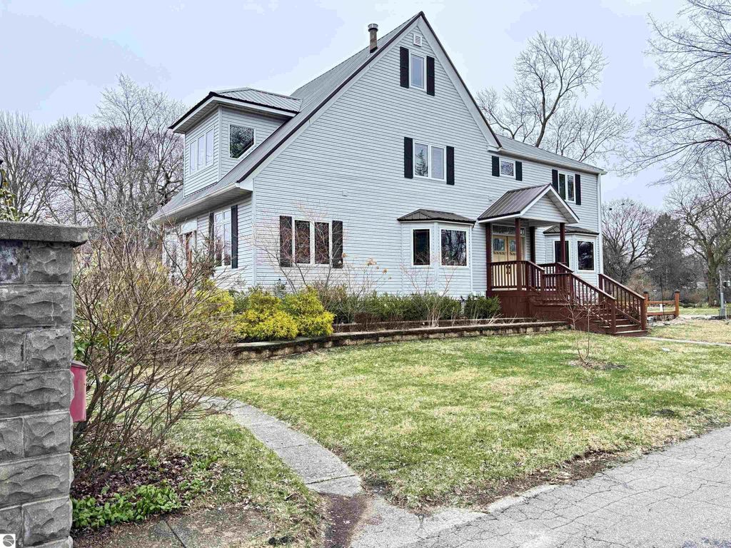 Image 2 of property listing at 1318 E Broadway, Mt Pleasant, MI 48858