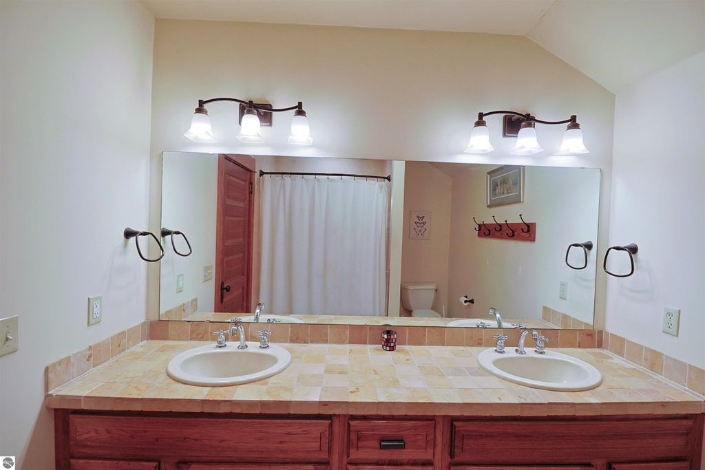 Image 31 of property listing at 1318 E Broadway, Mt Pleasant, MI 48858