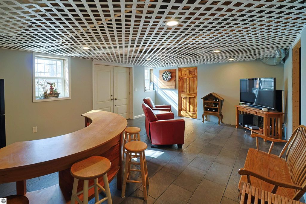 Image 35 of property listing at 1318 E Broadway, Mt Pleasant, MI 48858