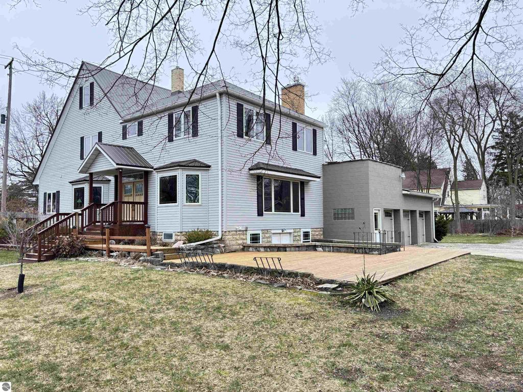 Image 8 of property listing at 1318 E Broadway, Mt Pleasant, MI 48858