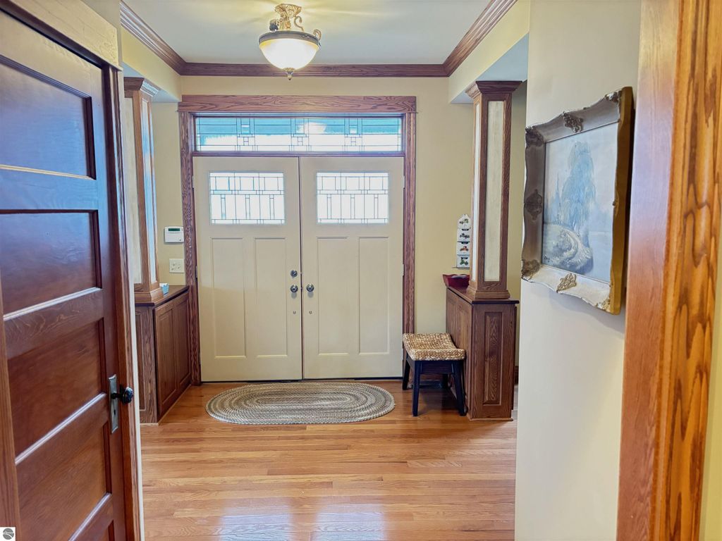 Image 9 of property listing at 1318 E Broadway, Mt Pleasant, MI 48858