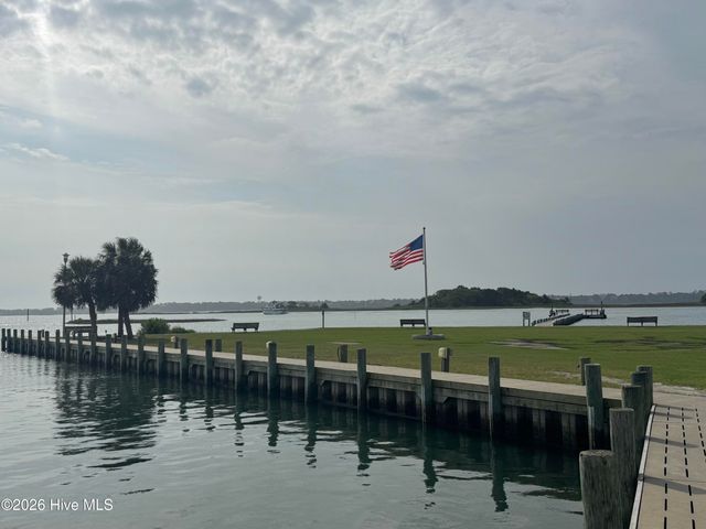 650 Cedar Point Boulevard H5, Cedar Point, NC 28584