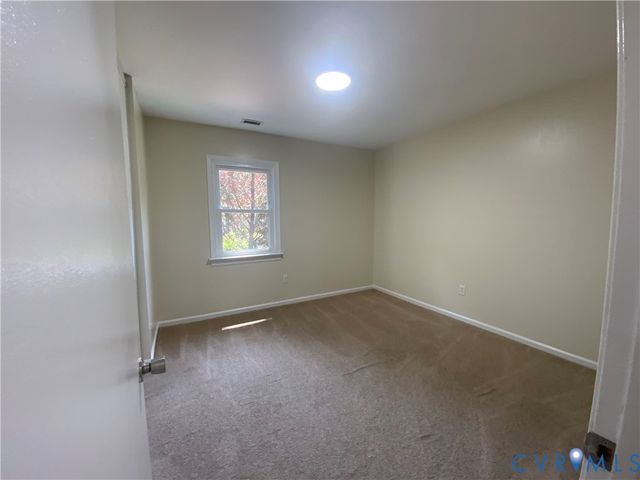 5700 Linda Rd, Sandston, VA 23150