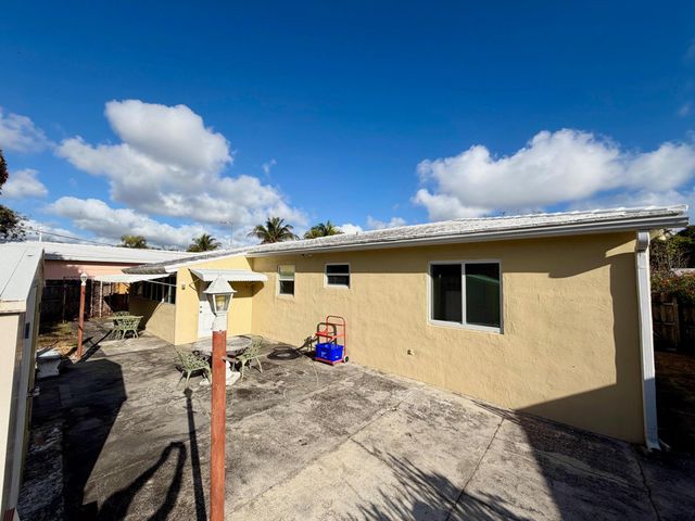 360 Forest Hill Boulevard, West Palm Beach, FL 33405