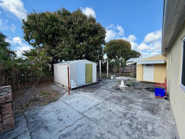 360 Forest Hill Boulevard, West Palm Beach, FL 33405