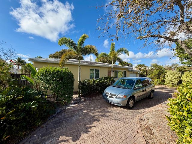 360 Forest Hill Boulevard, West Palm Beach, FL 33405