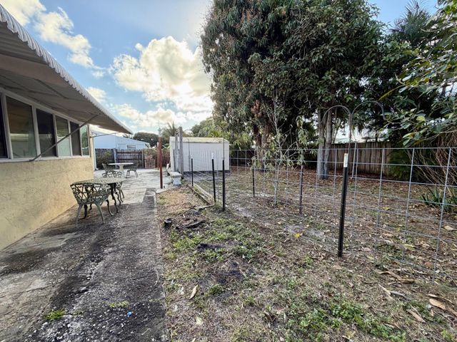 360 Forest Hill Boulevard, West Palm Beach, FL 33405