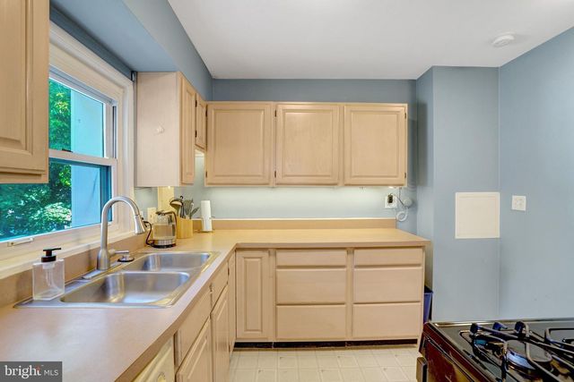 1404 N ROOSEVELT ST N, Arlington, VA 22205