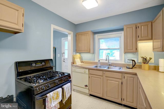 1404 N ROOSEVELT ST N, Arlington, VA 22205