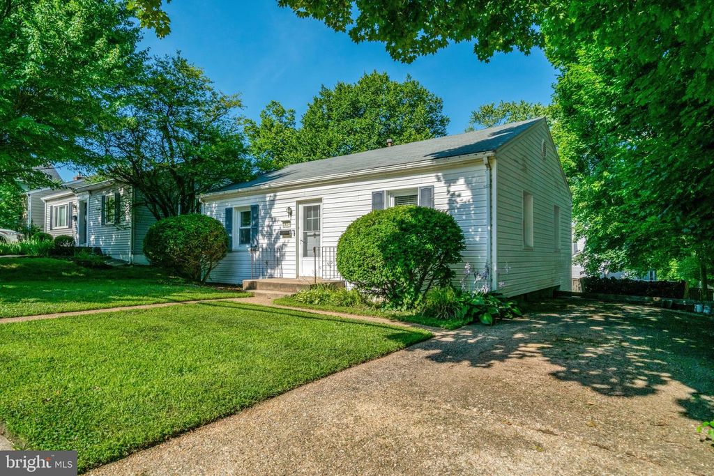 1404 N ROOSEVELT ST N, Arlington, VA 22205