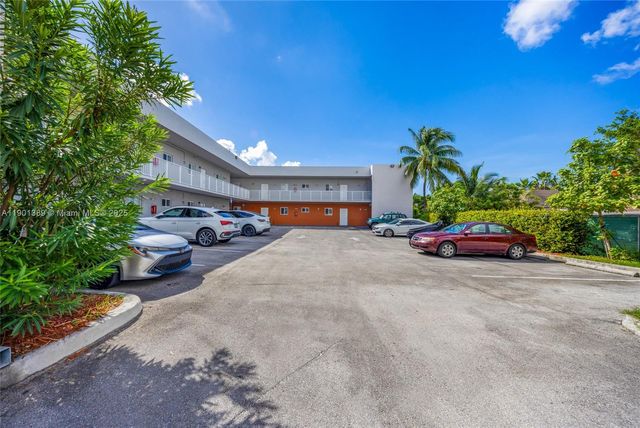 750 SW 2nd St, Miami, FL 33130