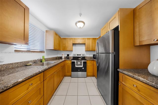 750 SW 2nd St, Miami, FL 33130