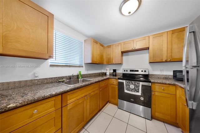 750 SW 2nd St, Miami, FL 33130