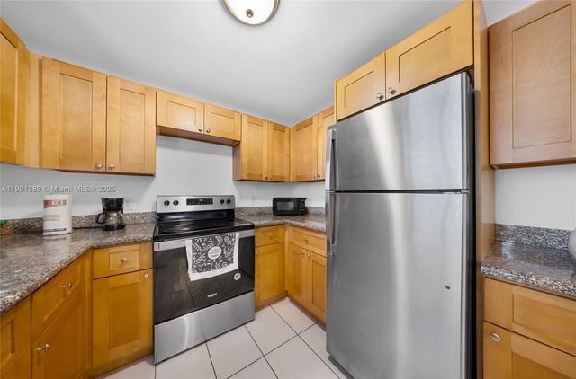 750 SW 2nd St, Miami, FL 33130