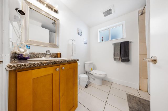 750 SW 2nd St, Miami, FL 33130