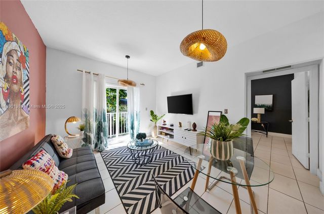 750 SW 2nd St, Miami, FL 33130