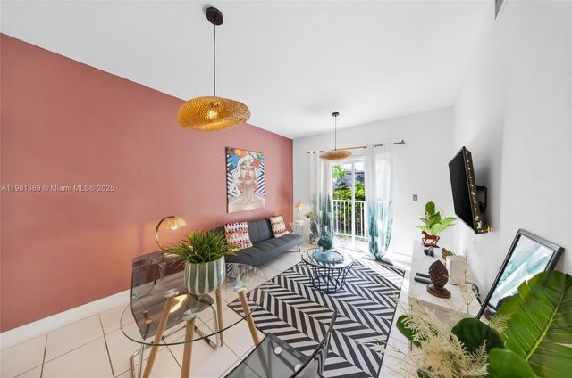 750 SW 2nd St, Miami, FL 33130