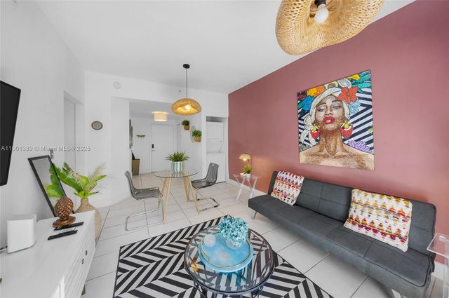 750 SW 2nd St, Miami, FL 33130