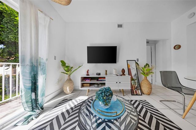 750 SW 2nd St, Miami, FL 33130