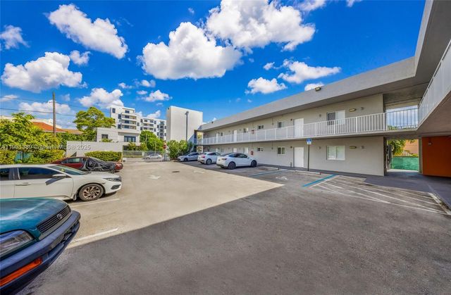 750 SW 2nd St, Miami, FL 33130