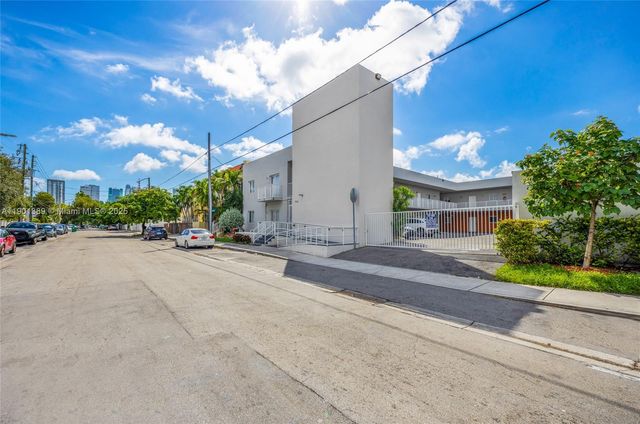 750 SW 2nd St, Miami, FL 33130