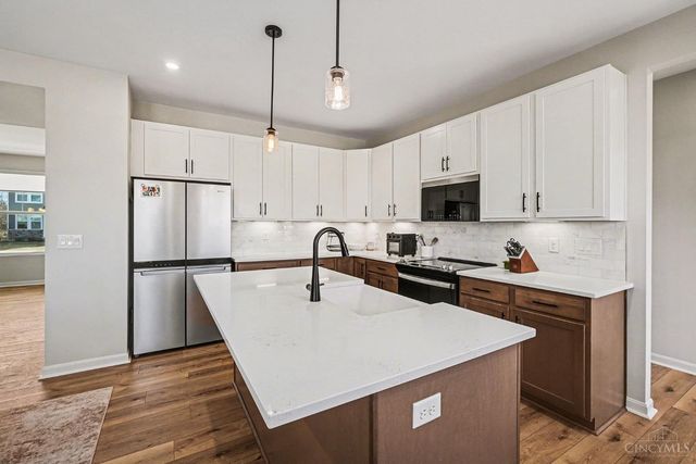 936 Pondside Lane, South Lebanon, OH 45152