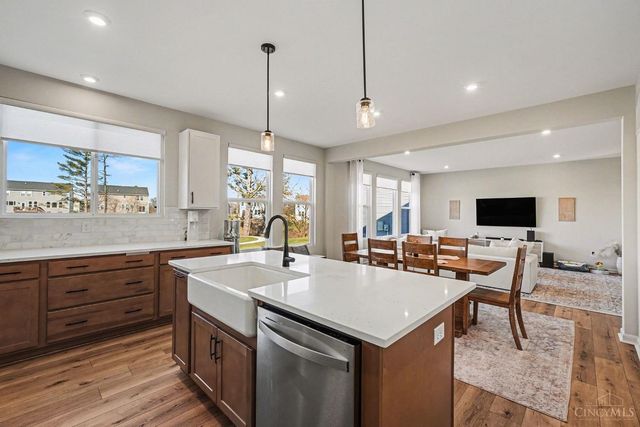 936 Pondside Lane, South Lebanon, OH 45152