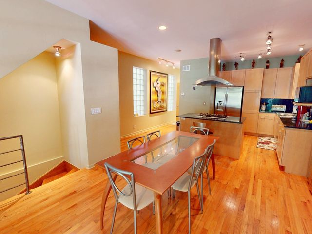 945 N Honore Street 1, Chicago, IL 60622