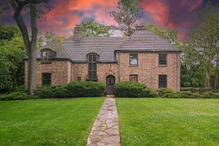 102 Pine Road, Barrington, IL 60010