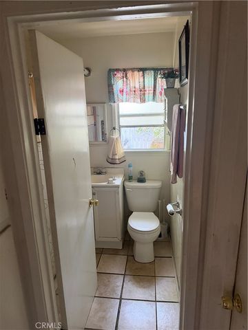 290 E Woodbury Rd, Altadena, CA 91001