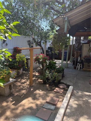 290 E Woodbury Rd, Altadena, CA 91001