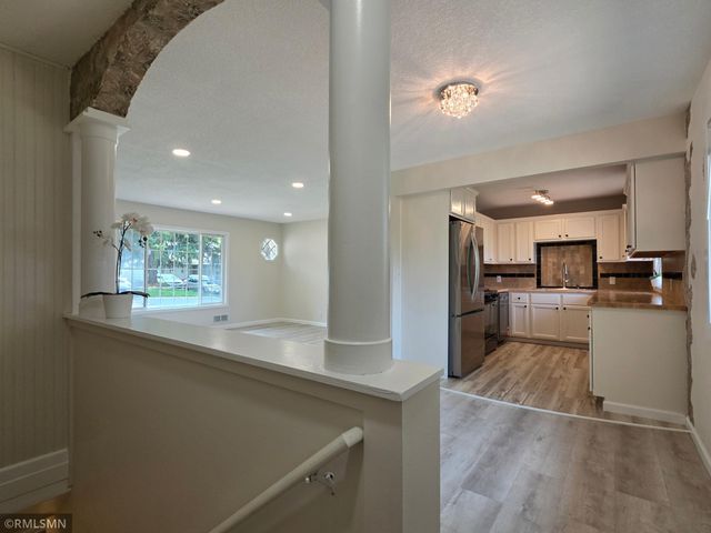 1306 Woodhill Road, Burnsville, MN 55337