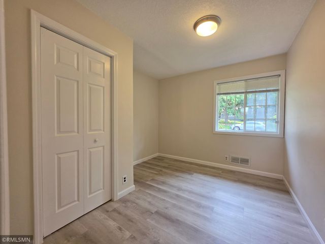 1306 Woodhill Road, Burnsville, MN 55337