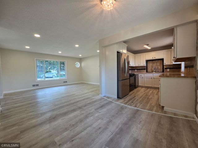 1306 Woodhill Road, Burnsville, MN 55337