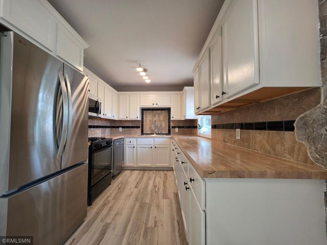 1306 Woodhill Road, Burnsville, MN 55337