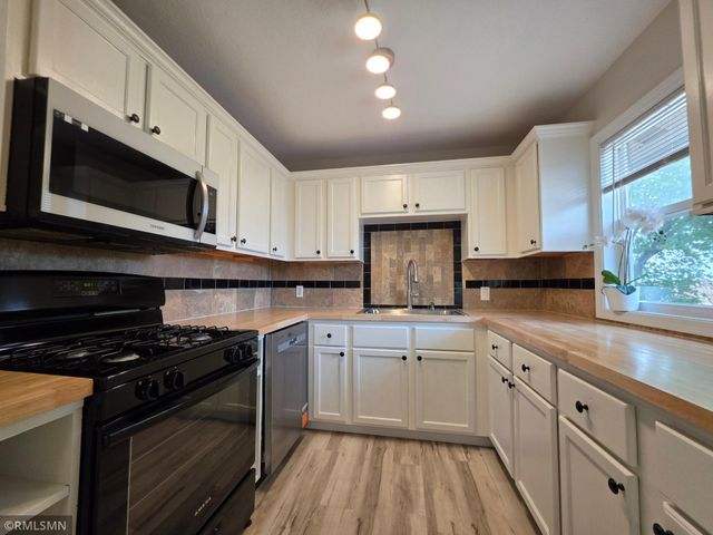 1306 Woodhill Road, Burnsville, MN 55337