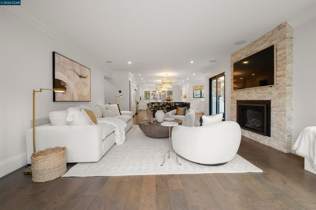 330 Twin Peaks Ln, Alamo, CA 94507