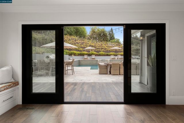 330 Twin Peaks Ln, Alamo, CA 94507