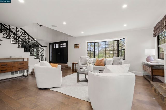 330 Twin Peaks Ln, Alamo, CA 94507