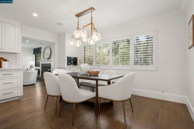 330 Twin Peaks Ln, Alamo, CA 94507
