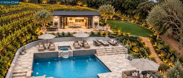 330 Twin Peaks Ln, Alamo, CA 94507