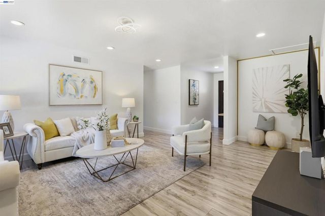 4972 Minas Dr, San Jose, CA 95136