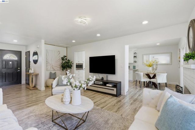 4972 Minas Dr, San Jose, CA 95136