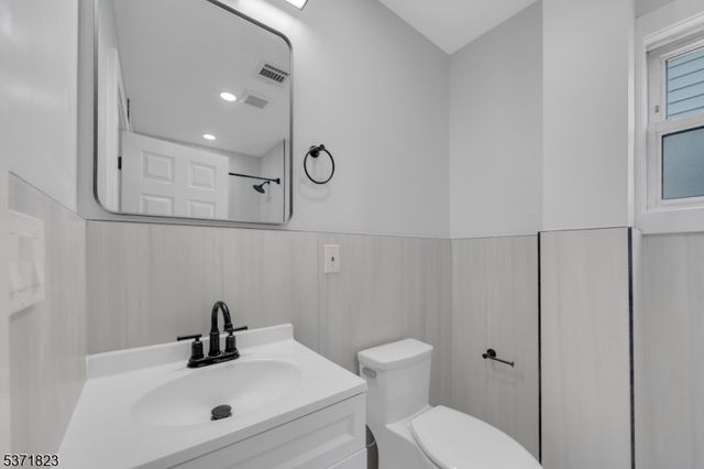 85 Hollywood Ave, East Orange City, NJ 07018