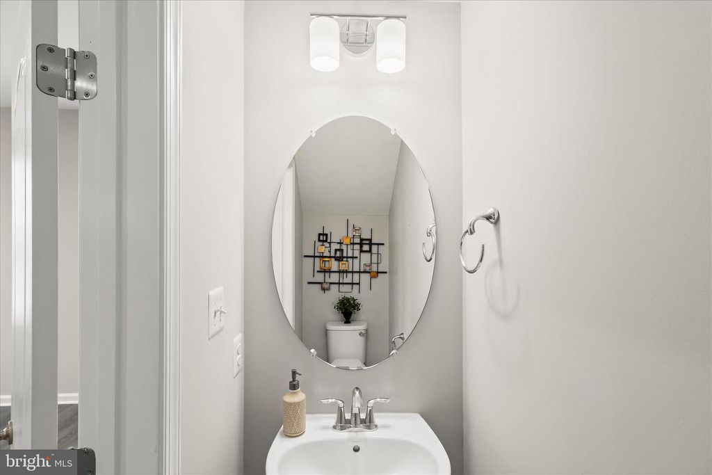 Image 8 of property listing at 9455 JAMES MACGOWAN LN #429, Owings Mills, MD 21117