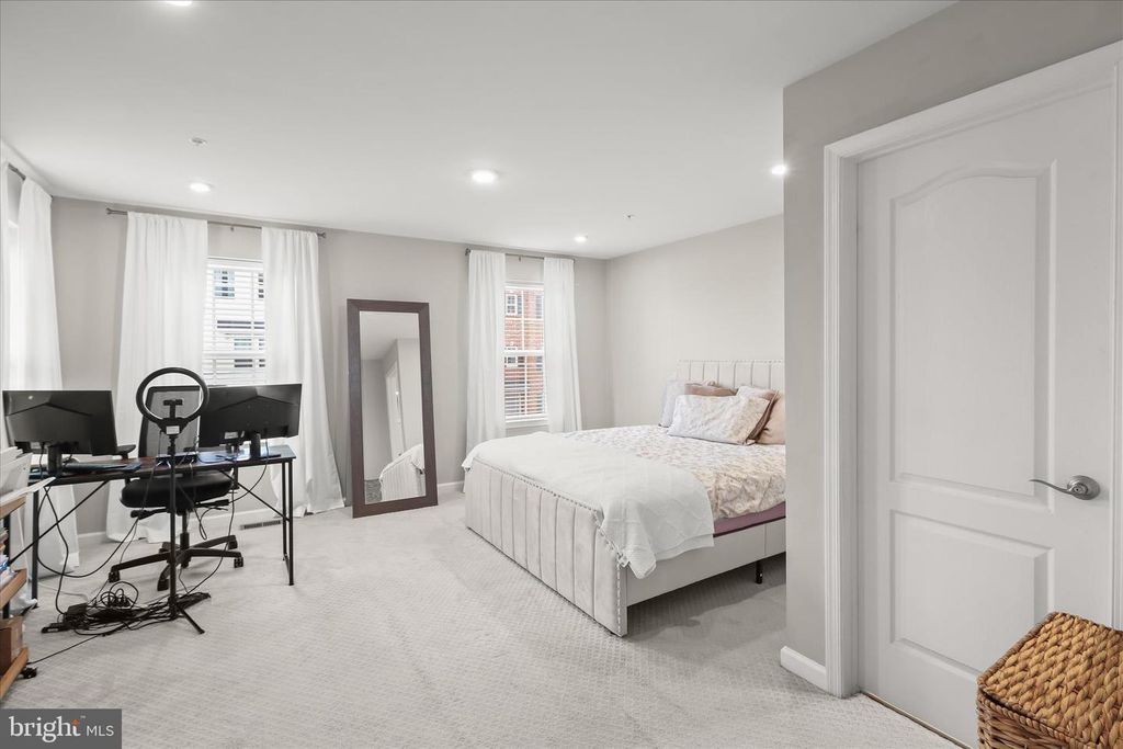 Image 10 of property listing at 9455 JAMES MACGOWAN LN #429, Owings Mills, MD 21117