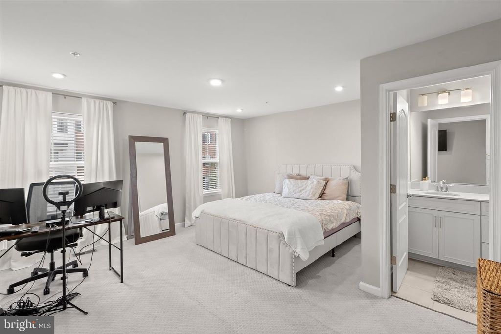 Image 11 of property listing at 9455 JAMES MACGOWAN LN #429, Owings Mills, MD 21117