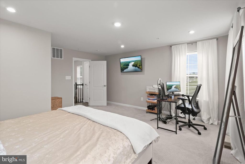 Image 12 of property listing at 9455 JAMES MACGOWAN LN #429, Owings Mills, MD 21117