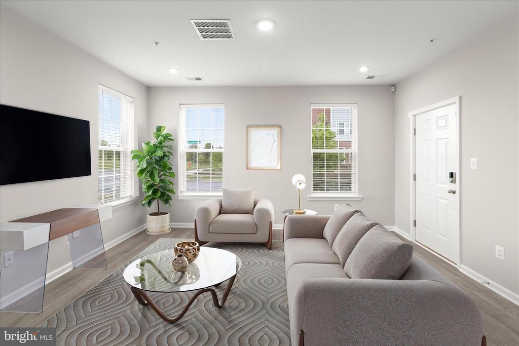 Image 3 of property listing at 9455 JAMES MACGOWAN LN #429, Owings Mills, MD 21117