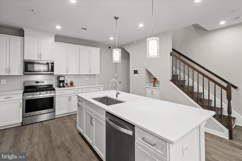 Image 6 of property listing at 9455 JAMES MACGOWAN LN #429, Owings Mills, MD 21117